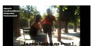 Mickael Ménard, de Studio Bubble Tea, (bobi passe le bac) le père de Kalys et Athéna, avance son sexe et dit à une femme "touche ma bosse".