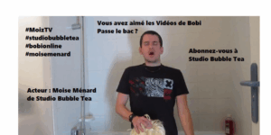 Mickael Ménard, de Studio Bubble Tea, (bobi passe le bac) le père de Kalys et Athéna, simule une fellation dans sa baignoire